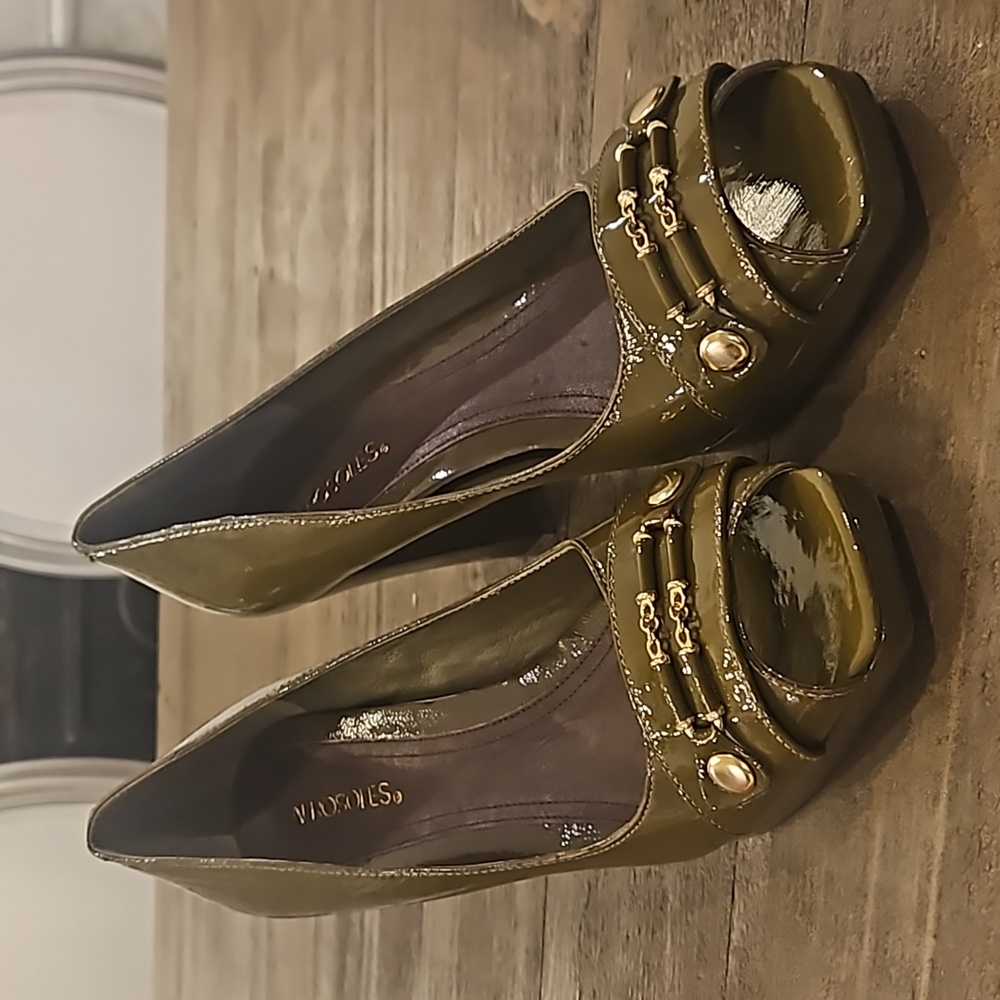 Aerosole Green Patent Leather Heel